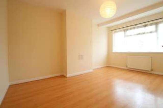  Image of 3 Bedroom Detached to rent at Croydon, CR0 3DT