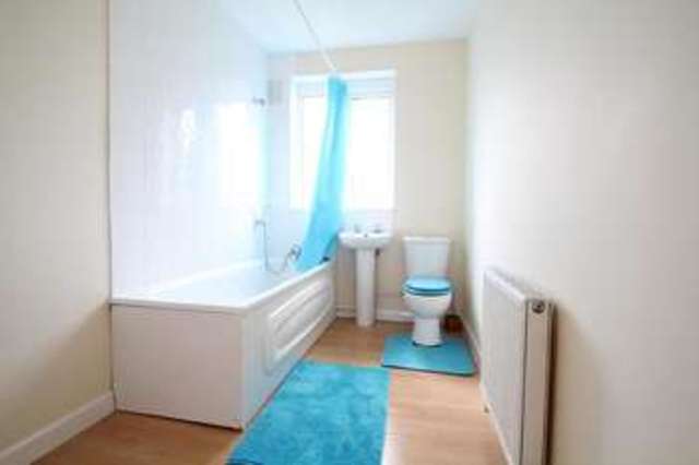  Image of 3 Bedroom Detached to rent at Croydon, CR0 3DT