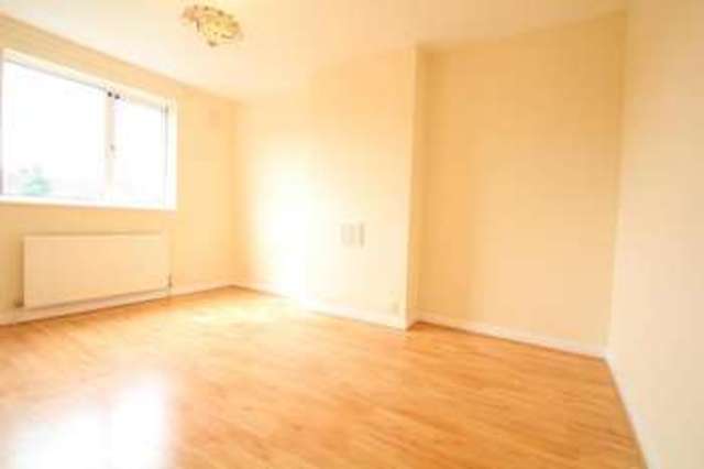  Image of 3 Bedroom Detached to rent at Croydon, CR0 3DT