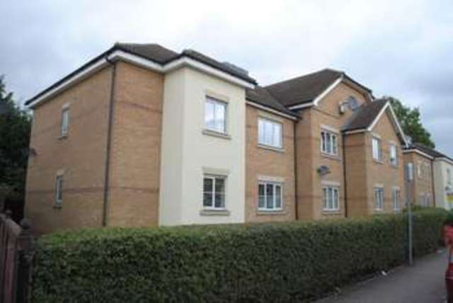  Image of 2 Bedroom Flat to rent at Romford, RM3 0GZ