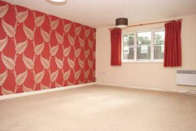  Image of 2 Bedroom Flat to rent at Romford, RM3 0GZ
