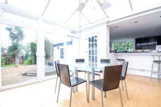  Image of 4 Bedroom Detached for sale at Knowl Hill Reading Knowl Hill, RG10 9XX