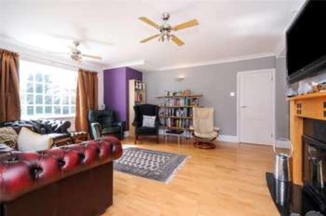  Image of 4 Bedroom Detached for sale at Knowl Hill Reading Knowl Hill, RG10 9XX