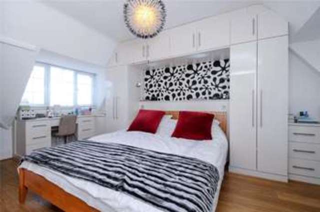  Image of 4 Bedroom Detached for sale at Knowl Hill Reading Knowl Hill, RG10 9XX