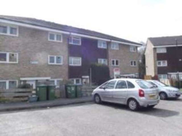  Image of 2 Bedroom Maisonette for sale at Southampton Hampshire Sholing, SO19 9QR