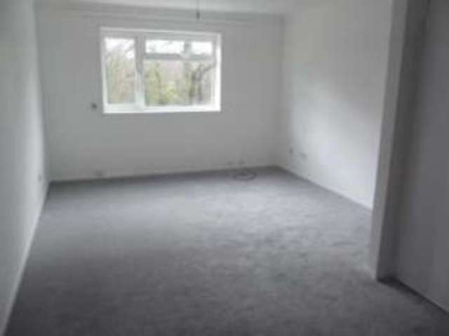  Image of 2 Bedroom Maisonette for sale at Southampton Hampshire Sholing, SO19 9QR
