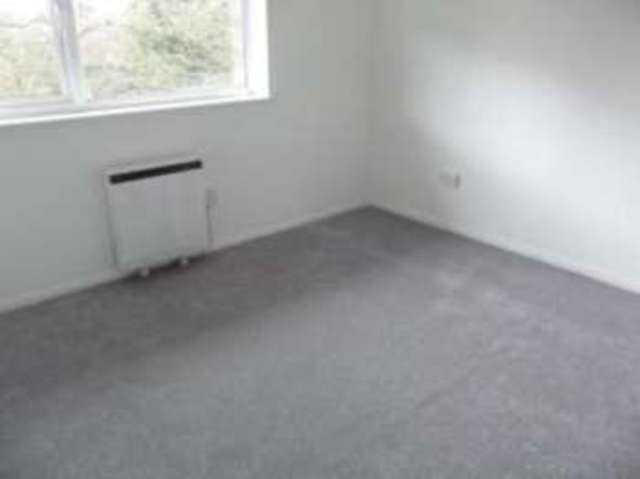  Image of 2 Bedroom Maisonette for sale at Southampton Hampshire Sholing, SO19 9QR