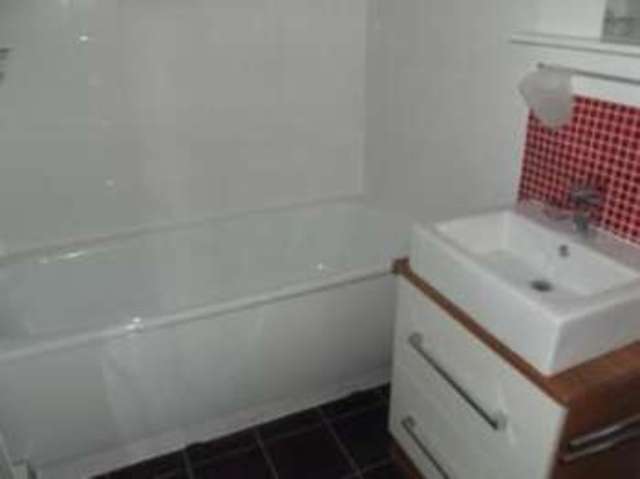  Image of 2 Bedroom Maisonette for sale at Southampton Hampshire Sholing, SO19 9QR