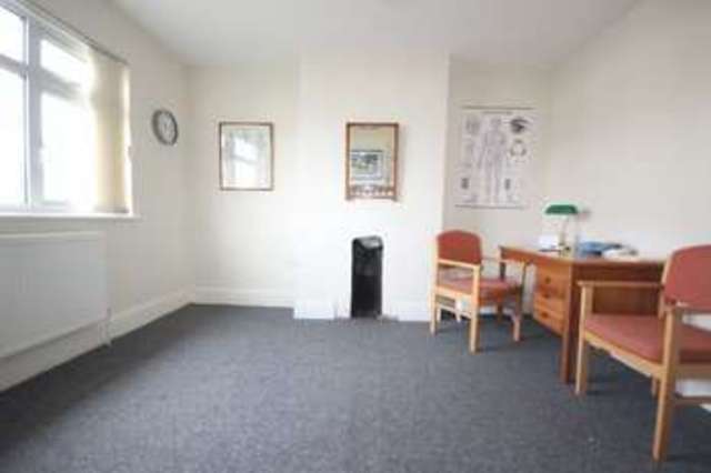  Image of 3 Bedroom Semi-Detached to rent at Southmead Road Westbury-On-Trym Bristol, BS10 5DR