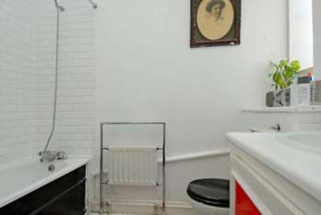  Image of 2 Bedroom Flat to rent at Tavistock Road  London, W11 1AW