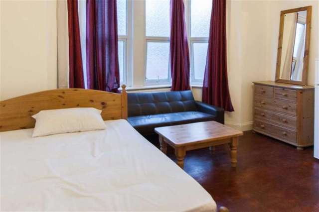  Image of Studio to rent at Third Avenue Acton London, W3 7RT