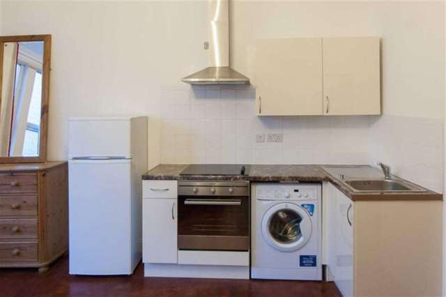  Image of Studio to rent at Third Avenue Acton London, W3 7RT