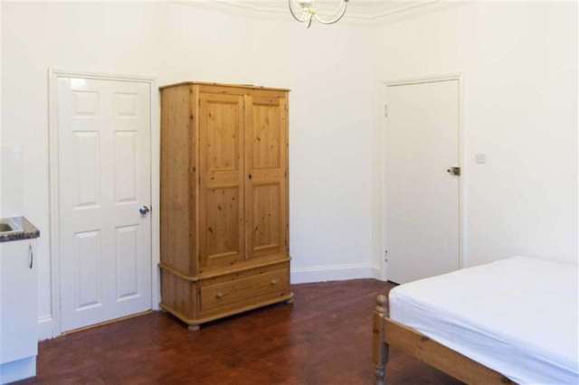  Image of Studio to rent at Third Avenue Acton London, W3 7RT