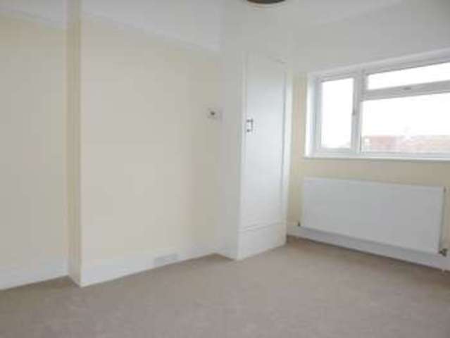  Image of 3 Bedroom Terraced for sale at Tolworth Surrey Tolworth, KT6 7SZ