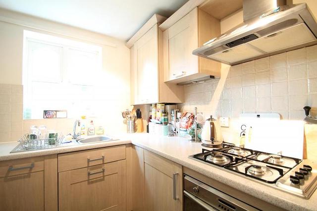  Image of 2 Bedroom Flat to rent at 69 Woodfield Road  Thames Ditton, KT7 0EF