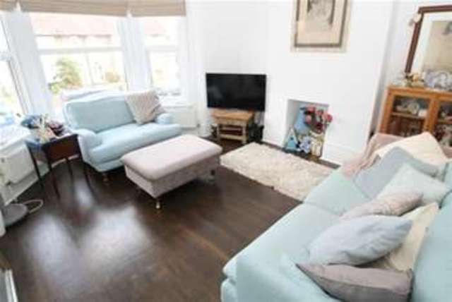  Image of 2 Bedroom Flat to rent at London, SE6 1LG