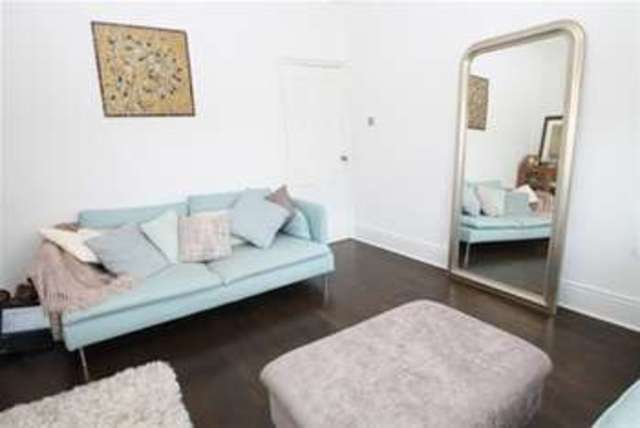  Image of 2 Bedroom Flat to rent at London, SE6 1LG