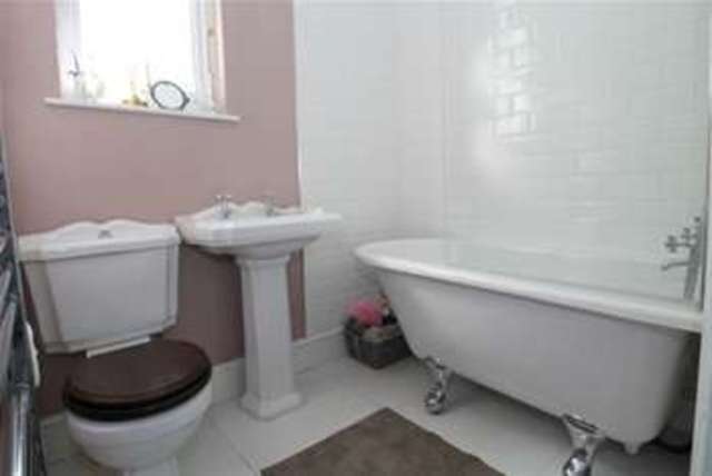  Image of 2 Bedroom Flat to rent at London, SE6 1LG