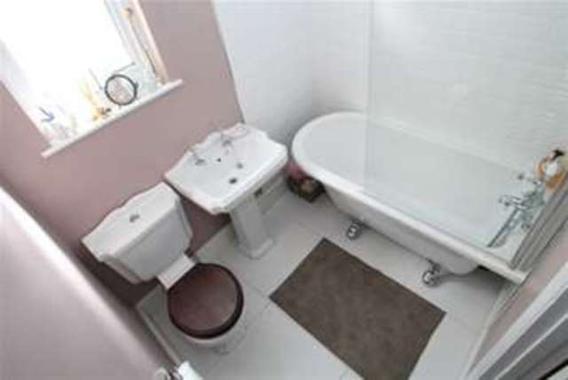  Image of 2 Bedroom Flat to rent at London, SE6 1LG