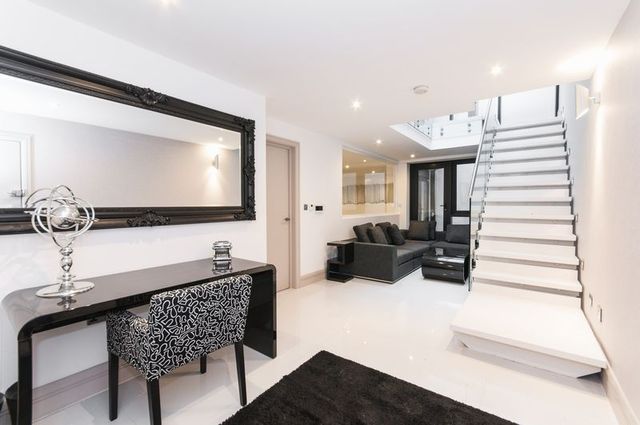  Image of 3 Bedroom Mews to rent at Dumpton Place Primrose Hill London, NW1 8JB