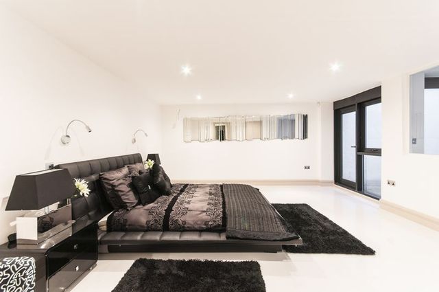  Image of 3 Bedroom Mews to rent at Dumpton Place Primrose Hill London, NW1 8JB