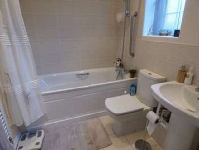  Image of 2 Bedroom Flat to rent at Blackberry Gardens Wokingham Wokingham, RG41 5RN
