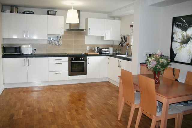  Image of 2 Bedroom Flat to rent at Woodbrook Avenue  Lisburn, BT28 2ZG