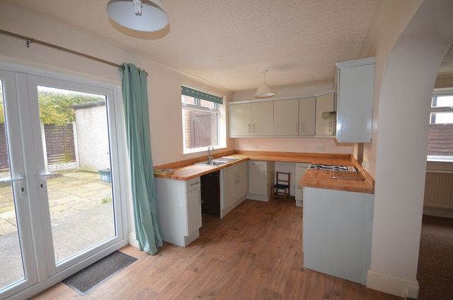  Image of 3 Bedroom Semi-Detached for sale at Compley Avenue  Poulton-Le-Fylde, FY6 8AL