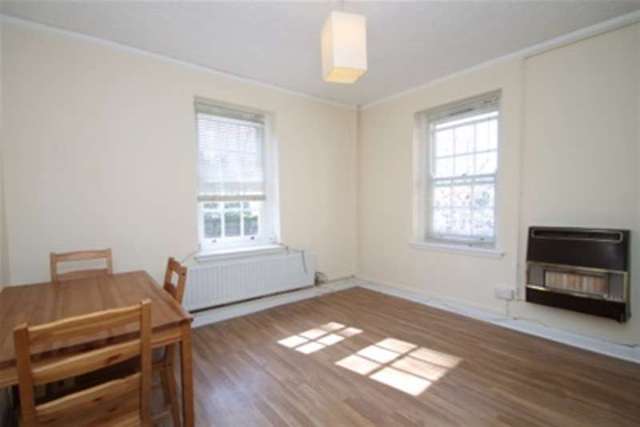  Image of 2 Bedroom Flat to rent at London, SW8 2AW