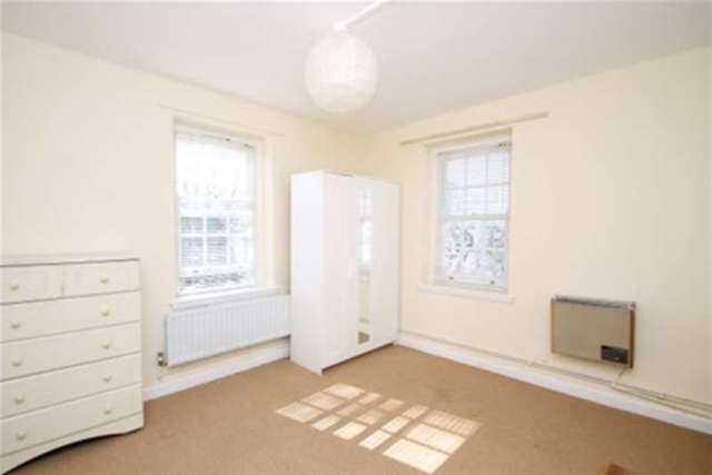  Image of 2 Bedroom Flat to rent at London, SW8 2AW