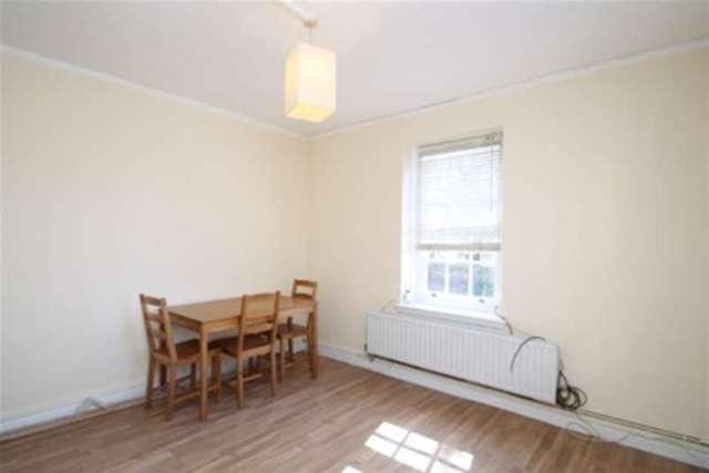 Image of 2 Bedroom Flat to rent at London, SW8 2AW