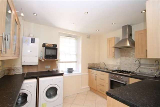  Image of 2 Bedroom Flat to rent at London, SW8 2AW
