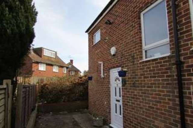  Image of 2 Bedroom Terraced to rent at Bardwell Close  Basingstoke, RG22 6UE