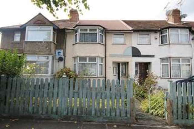  Image of 3 Bedroom Terraced to rent at Braund Avenue  Greenford, UB6 9JL