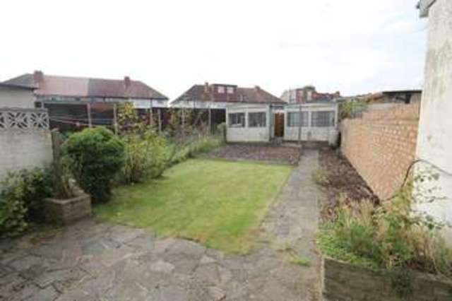  Image of 3 Bedroom Terraced to rent at Braund Avenue  Greenford, UB6 9JL