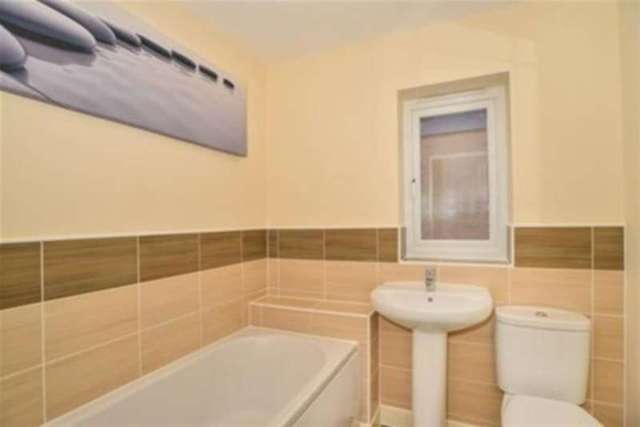  Image of 3 Bedroom Detached to rent at Nottingham, NG15 9DA