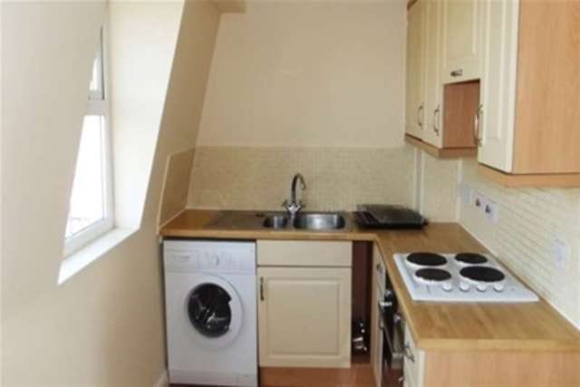  Image of 2 Bedroom Flat to rent at Southampton, SO14 1AX
