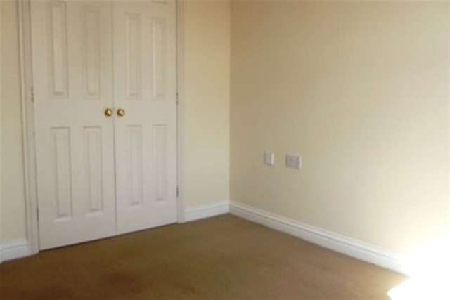  Image of 2 Bedroom Flat to rent at Southampton, SO14 1AX