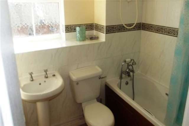  Image of 2 Bedroom Flat to rent at Southampton, SO14 1AX