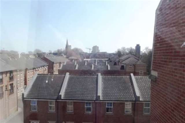  Image of 2 Bedroom Flat to rent at Southampton, SO14 1AX