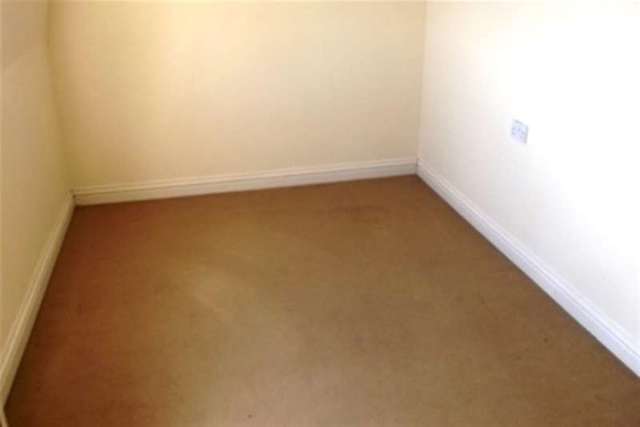  Image of 2 Bedroom Flat to rent at Southampton, SO14 1AX