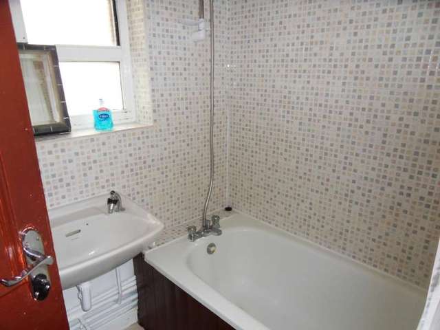  Image of 2 Bedroom Flat to rent at London, WC1H 8LD