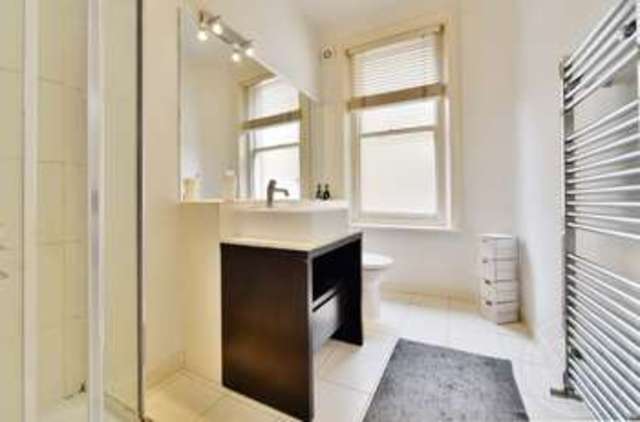  Image of 3 Bedroom Flat for sale at West End Lane  London, NW6 1LL