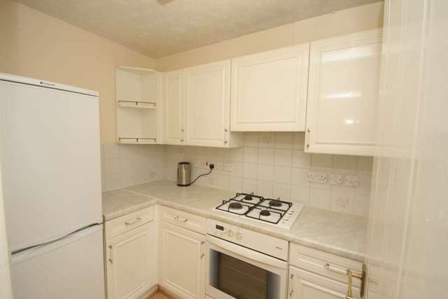  Image of 1 Bedroom Semi-Detached to rent at Franklin Way Croydon Croydon, CR0 4UX