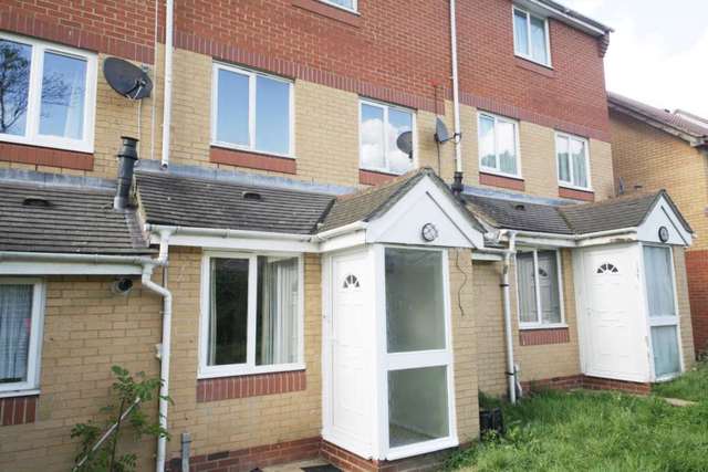  Image of 1 Bedroom Semi-Detached to rent at Franklin Way Croydon Croydon, CR0 4UX