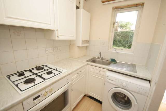  Image of 1 Bedroom Semi-Detached to rent at Franklin Way Croydon Croydon, CR0 4UX