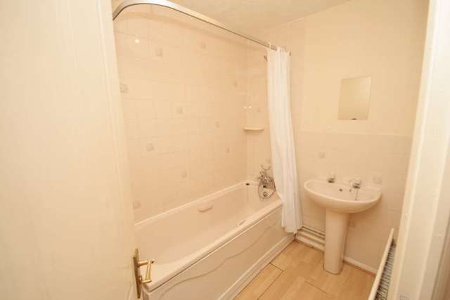  Image of 1 Bedroom Semi-Detached to rent at Franklin Way Croydon Croydon, CR0 4UX