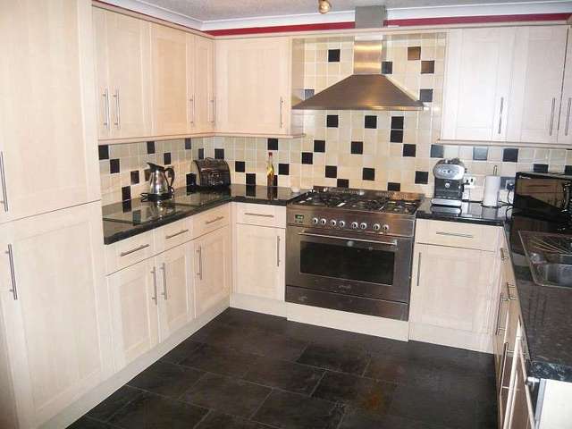 Image of 5 Bedroom Semi-Detached for sale at Glan-Y-Nant  Tondu, CF32 9DT