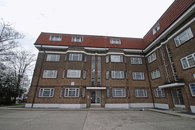  Image of 2 Bedroom Houses for sale at Green Lanes Winchmore Hill Winchmore Hill, N21 3RL
