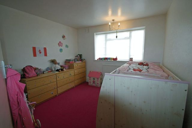  Image of 2 Bedroom Houses for sale at Green Lanes Winchmore Hill Winchmore Hill, N21 3RL